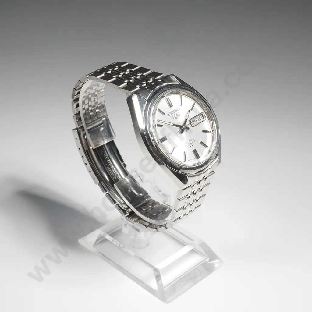 Vintage Seiko 5 Automatic Wristwatch Image 1++