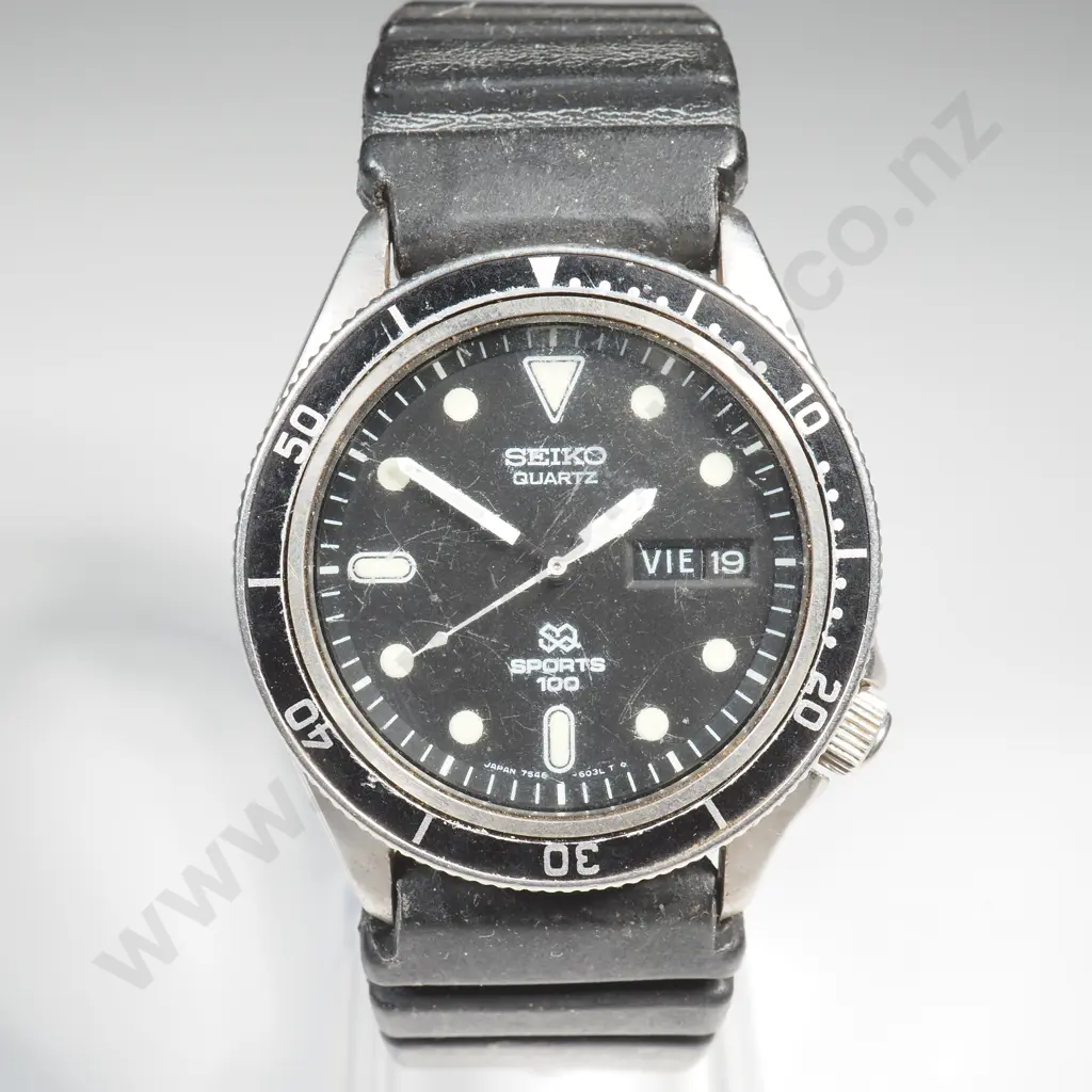 Vintage Seiko Quartz Gents Wrist Watch AF Image 1++