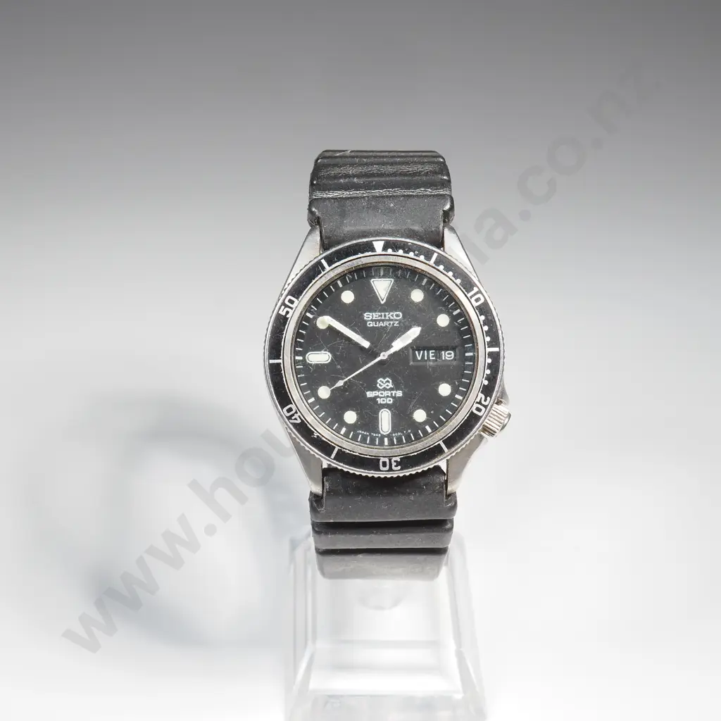 Vintage Seiko Quartz Gents Wrist Watch AF Image 1++