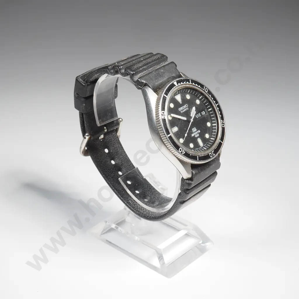 Vintage Seiko Quartz Gents Wrist Watch AF Image 1++