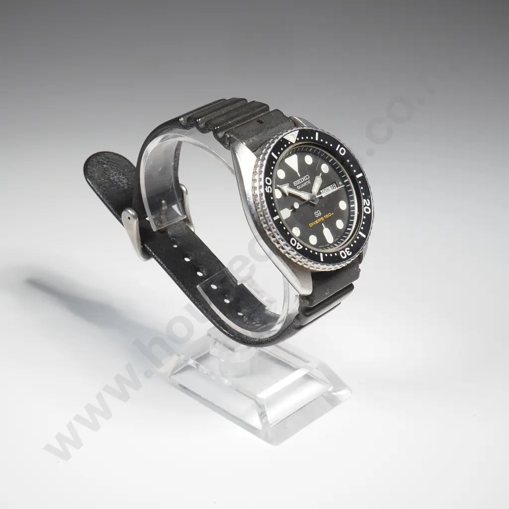 Vintage Seiko Quartz Gents Wrist Watch AF Image 1++