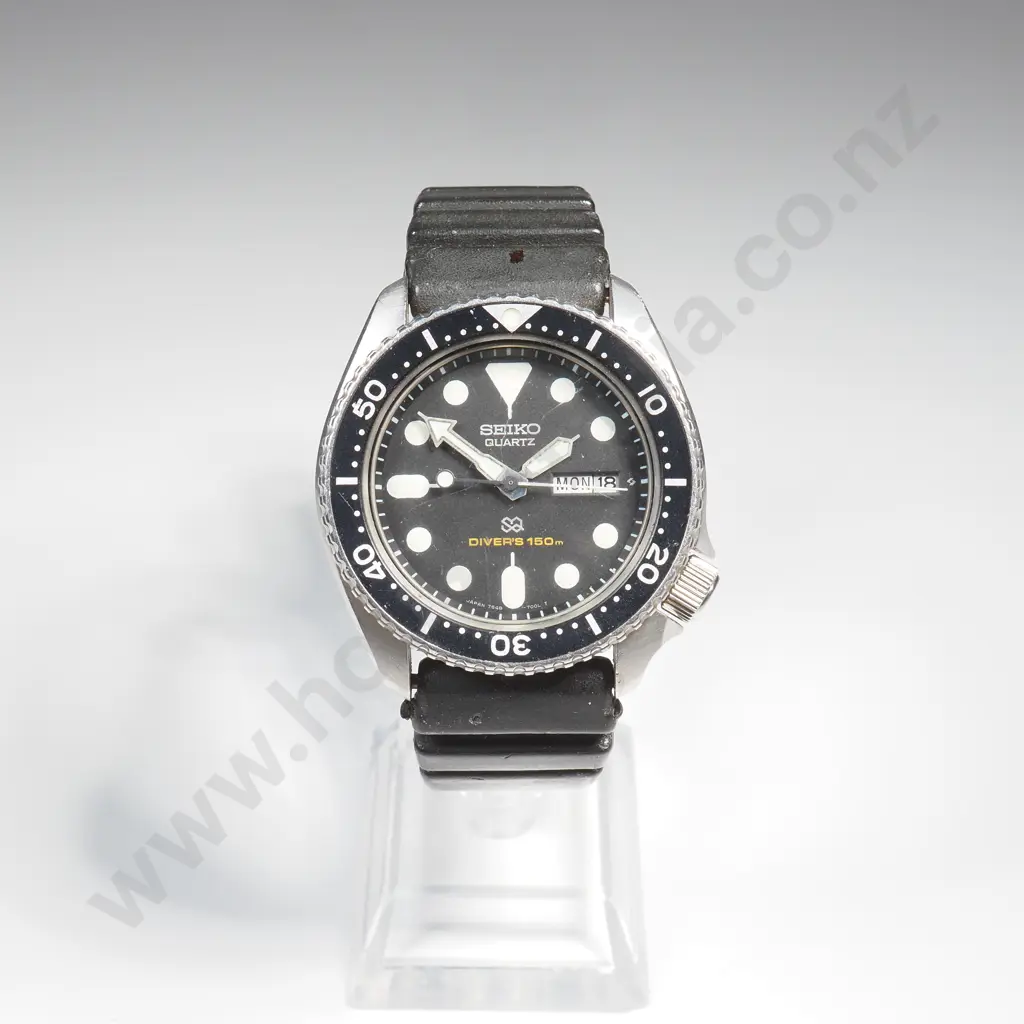 Vintage Seiko Quartz Gents Wrist Watch AF Image 1++