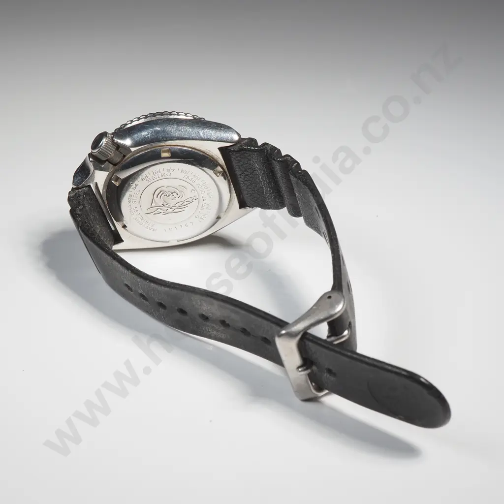 Vintage Seiko Quartz Gents Wrist Watch AF Image 1++