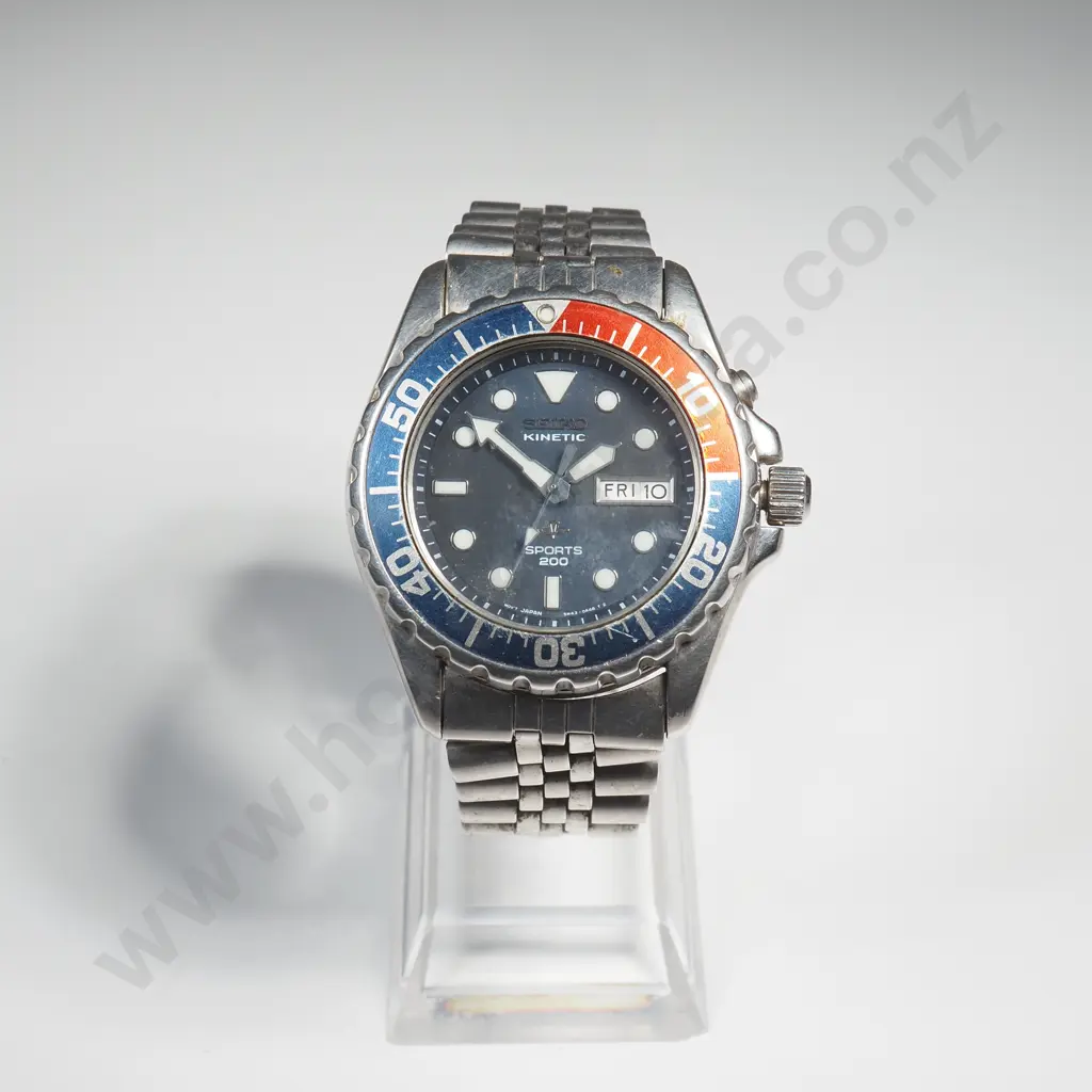 Seiko Gents Kinetic Sports Wristwatch Image 1++
