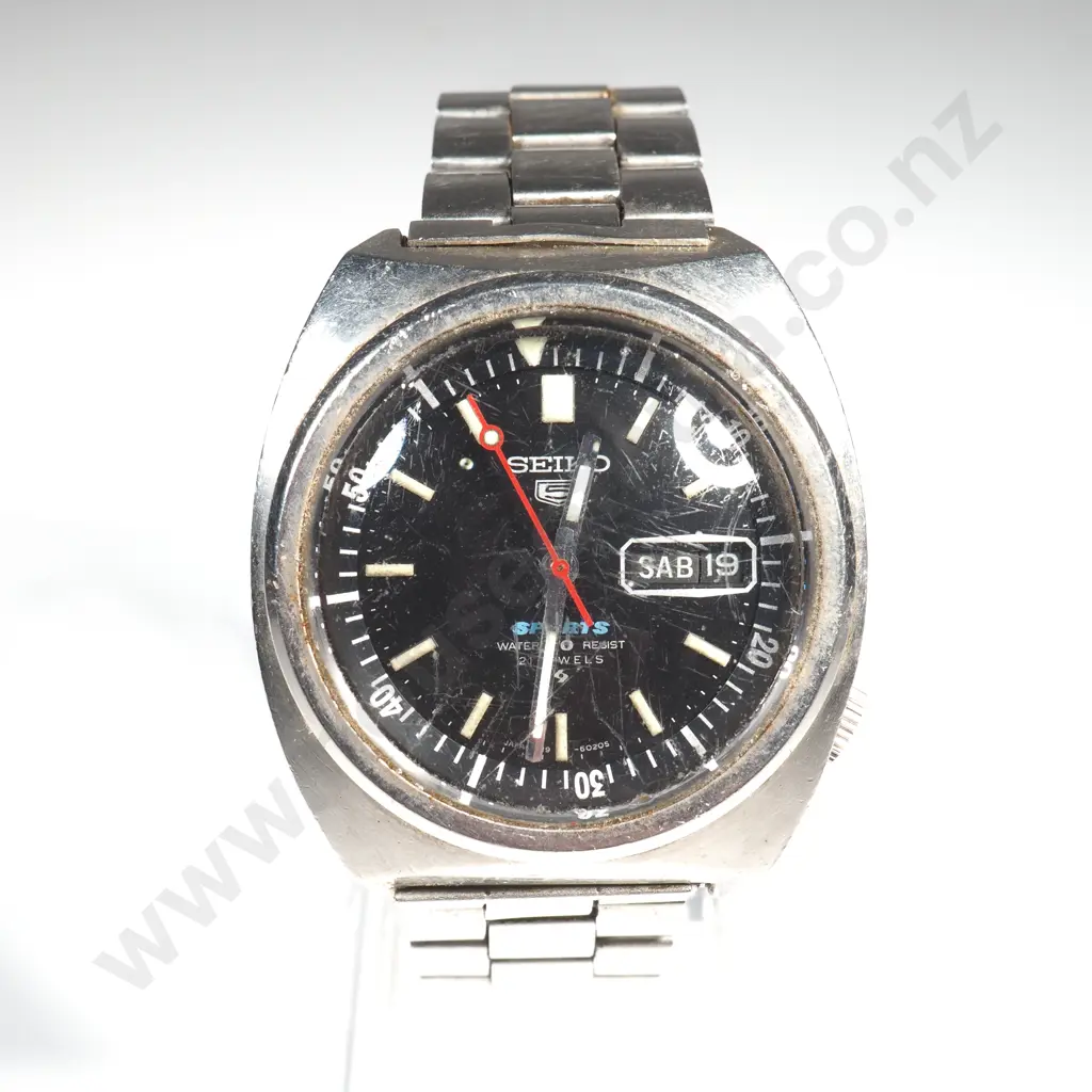 Vintage Seiko 5 Sports Automatic Gents Wrist Watch Image 1++