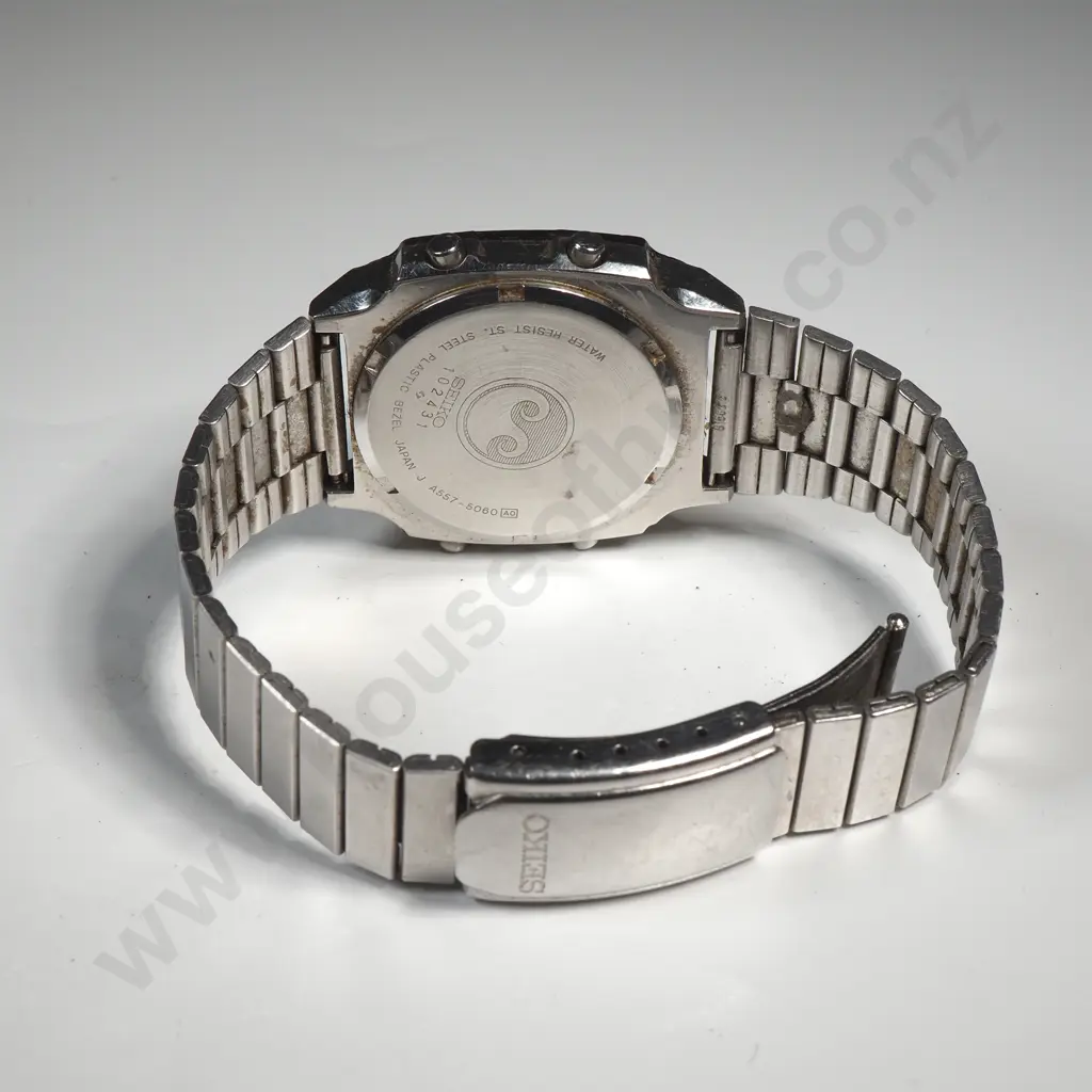 Vintage Seiko Sports 100 Solar Battery Wristwatch Image 1++