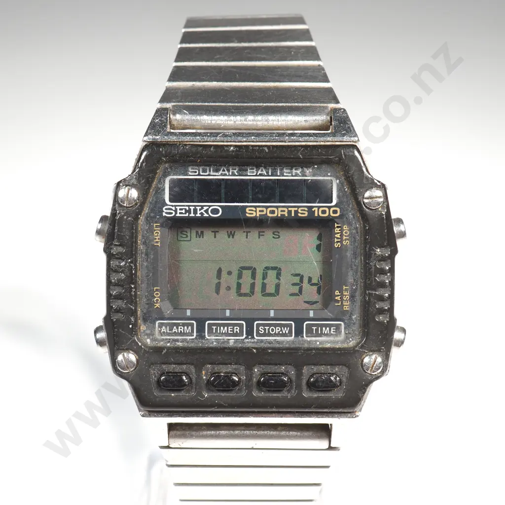 Vintage Seiko Sports 100 Solar Battery Wristwatch Image 1++