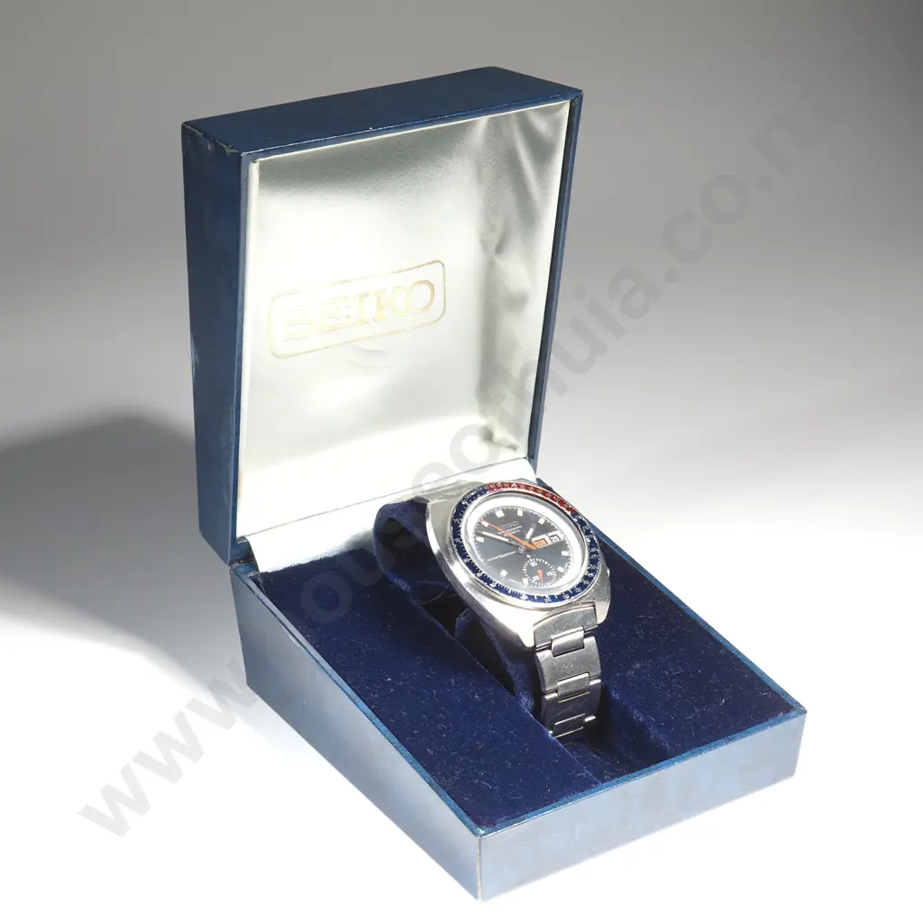 Vintage Seiko Automatic Chronograph Wristwatch w Box & Papers Image 1++