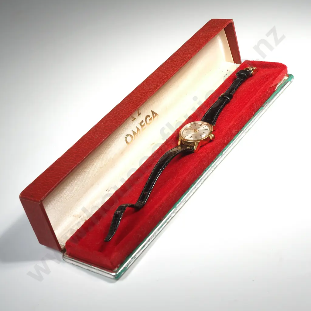 Vintage Omega Ladies Wrist Watch In Original Case AF Image 1++