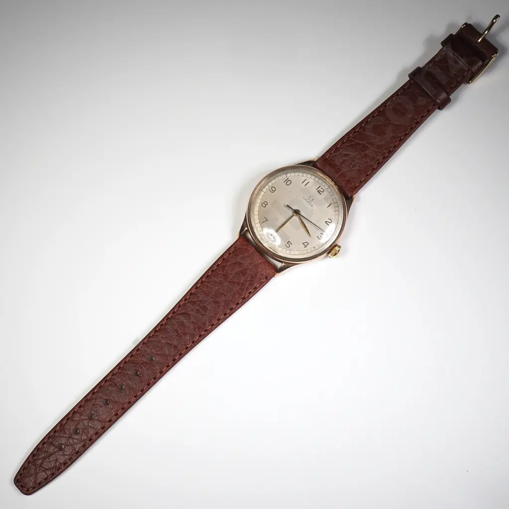 Solid 9ct Gold Vintage Gents Omega Wristwatch Image 1++