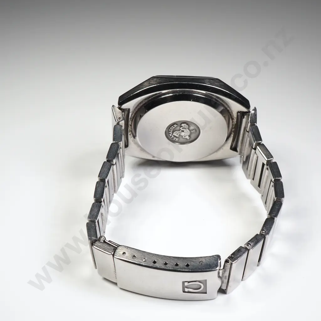 Gents Stainless Steel Omega Quartz Wristwatch on Original Bracelet Image 1++