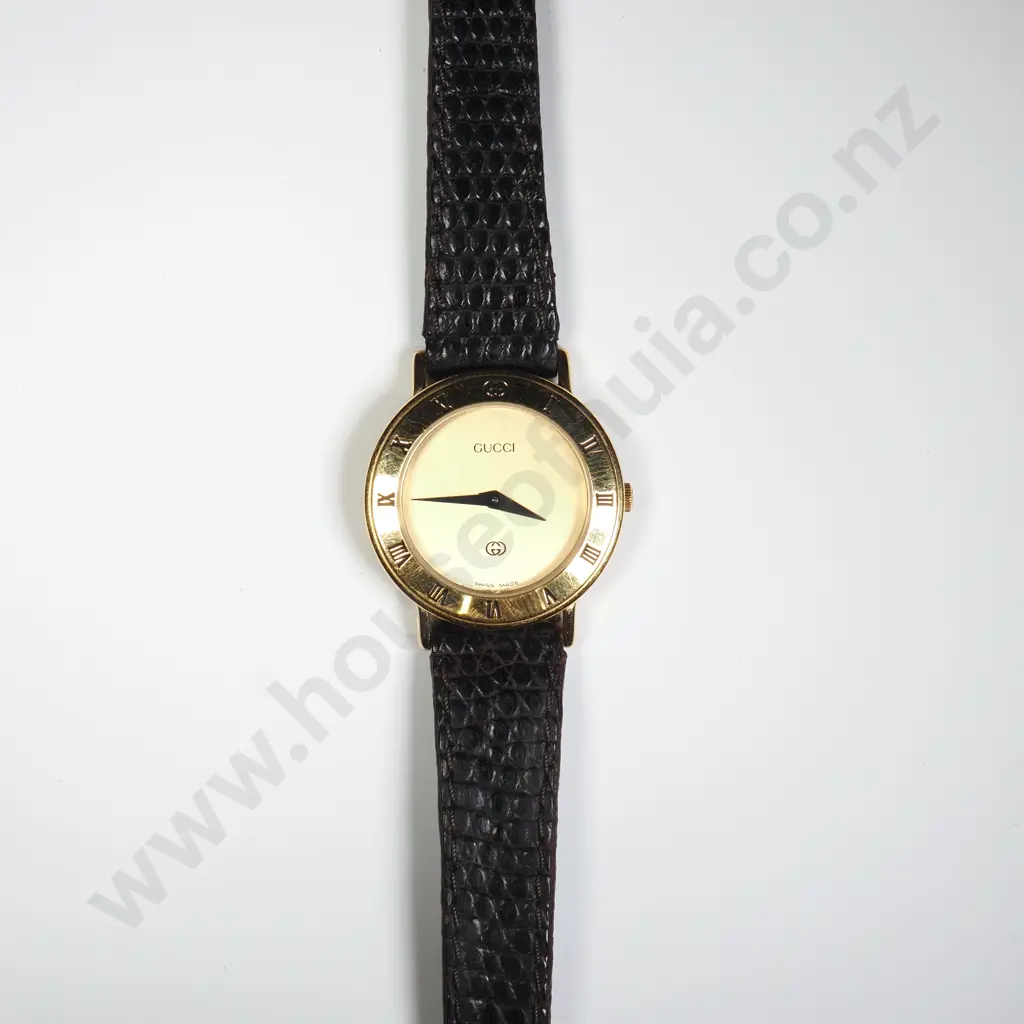 Vintage Gucci Ladies Wrist Watch In Original Case AF Image 1++