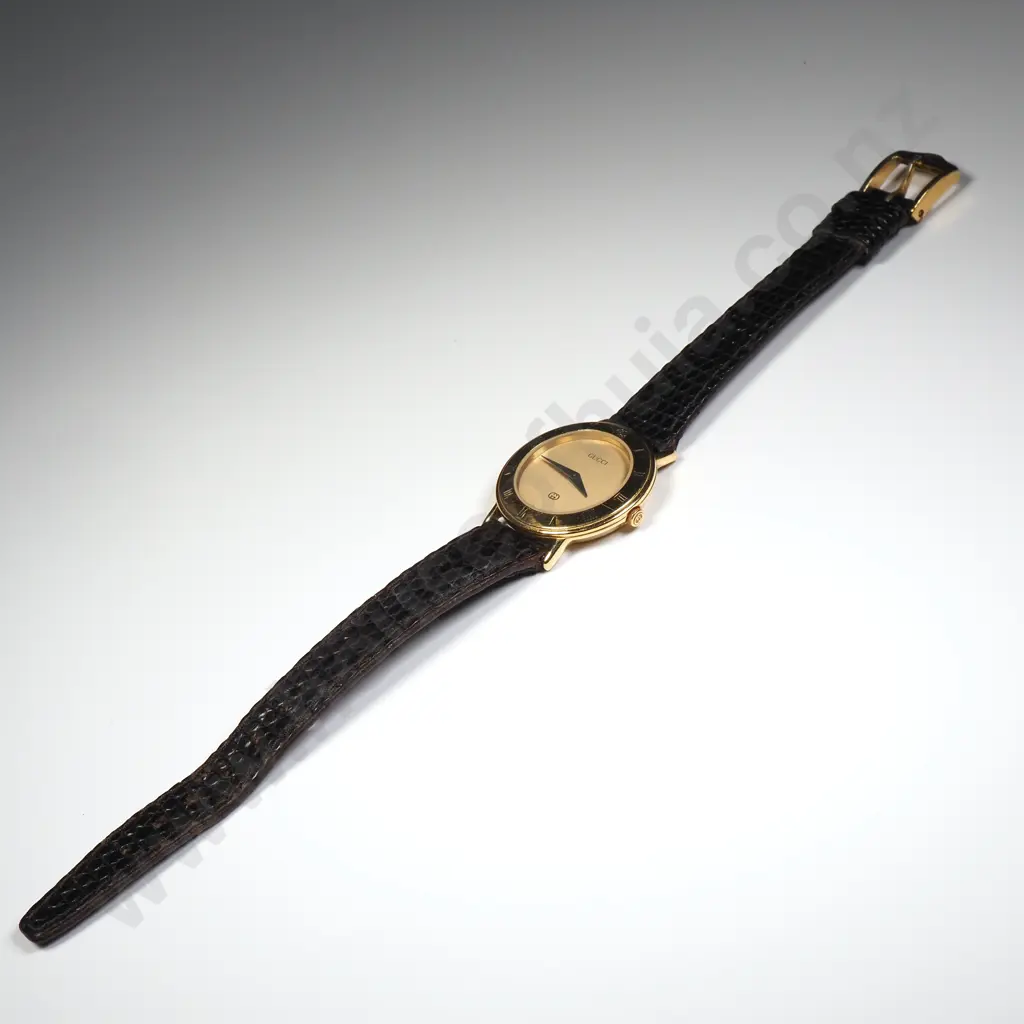 Vintage Gucci Ladies Wrist Watch In Original Case AF Image 1++
