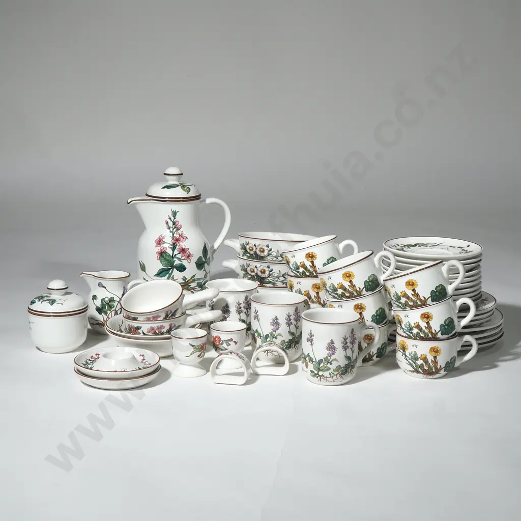 Quality Villeroy & Boch Part Dinner Set in the Botanica Pattern Image 1++