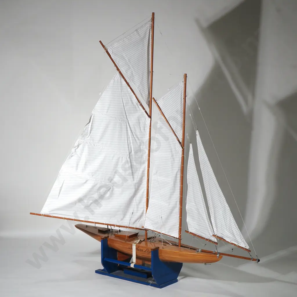 Hand Built Schooner  "Southern Lights", Hand Built by P Cousins. With Remote Image 1++