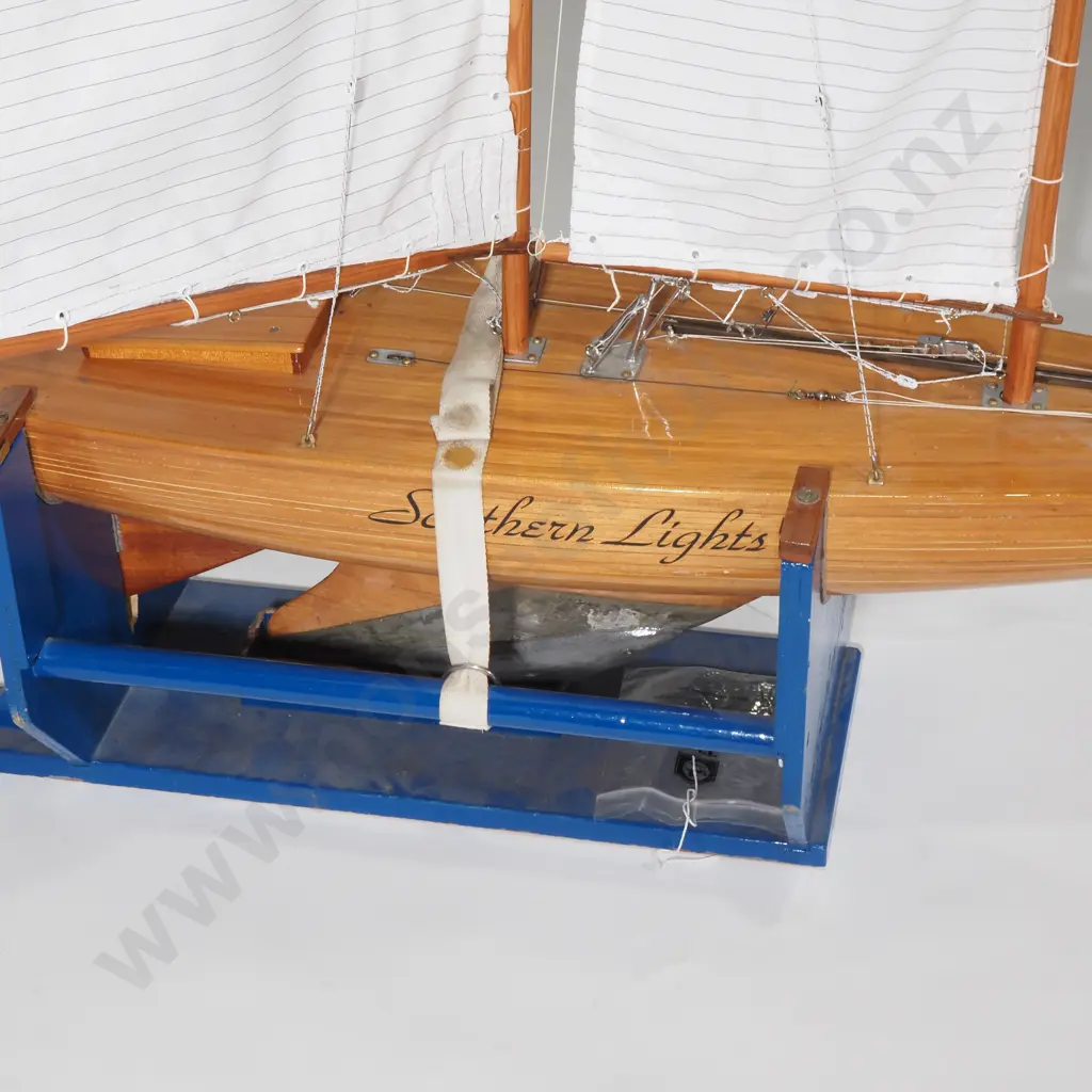 Hand Built Schooner  "Southern Lights", Hand Built by P Cousins. With Remote Image 1++