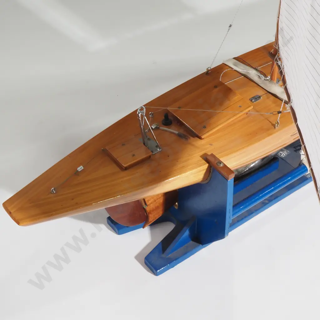 Hand Built Schooner  "Southern Lights", Hand Built by P Cousins. With Remote Image 1++