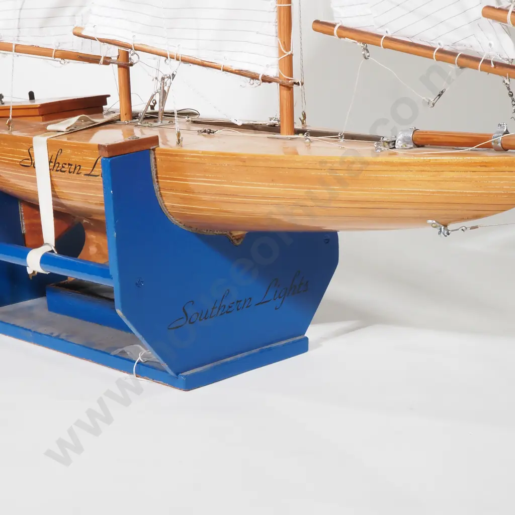 Hand Built Schooner  "Southern Lights", Hand Built by P Cousins. With Remote Image 1++