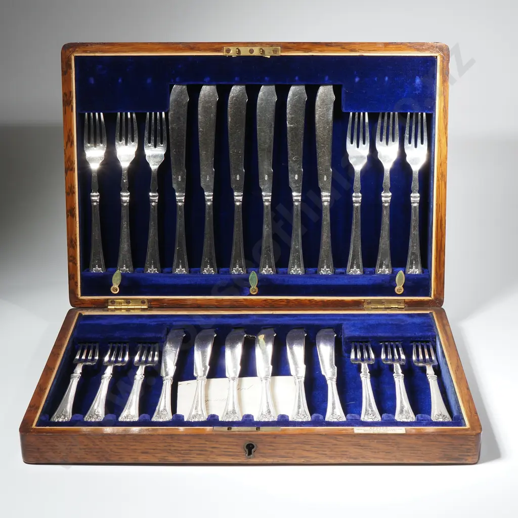 Set of Twelve Silver Plated Fish Knives & Fork In Original Velvet Lined Oak Case & Key Image 1++