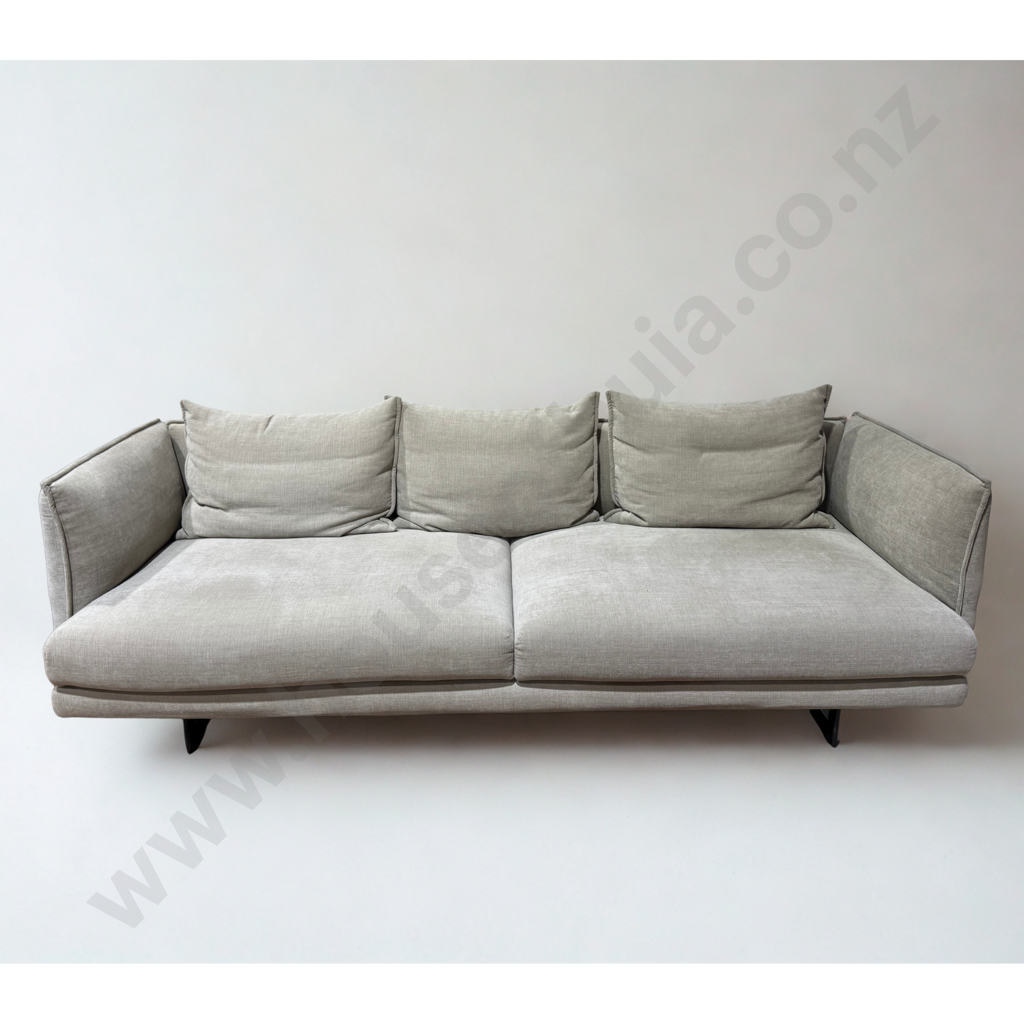 Large King Living Couch Image 1++