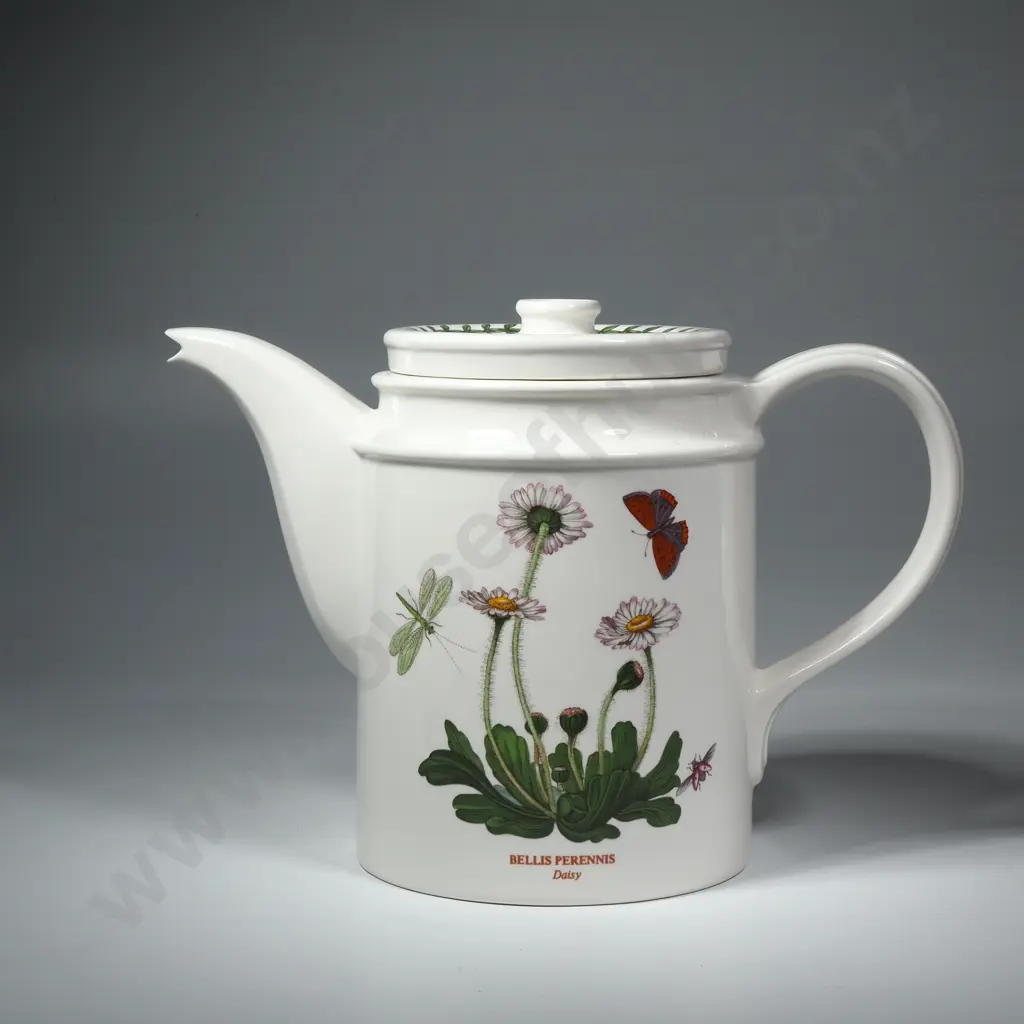Portmeirion Botanic Garden Teapot Featuring The Daisy Pattern. Image 1++