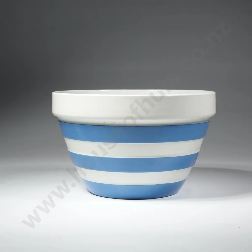 A Vintage T.G. Green  Cornishware Small Mixing Bowl  with the Green Shield Mark Image 1++
