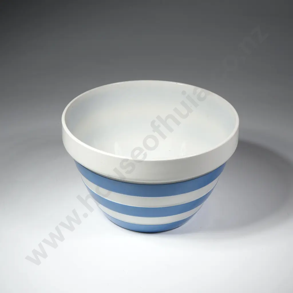 A Vintage T.G. Green  Cornishware Small Mixing Bowl  with the Green Shield Mark Image 1++