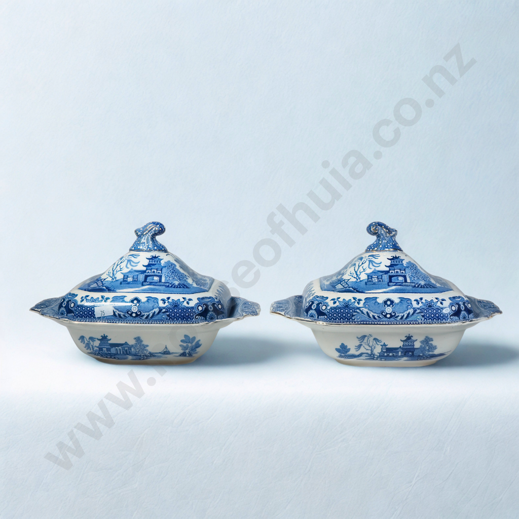 A Pair of Square Burleigh Ware Tureens in the Willow Pattern Image 1++