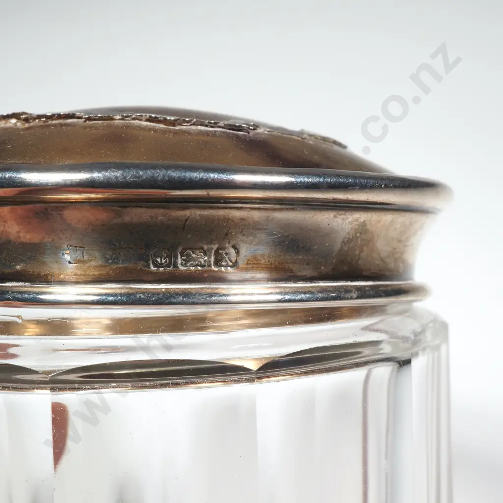 Round Sterling Silver & Tortoiseshell toilet Jar   w Intricate Pique Silver Work Image 1++
