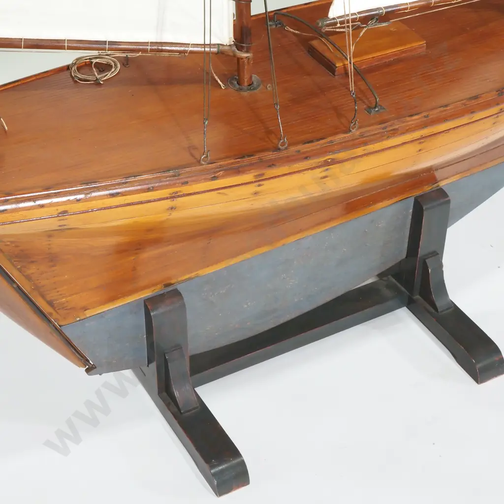 Antique Hand Built Pond Yacht 'Maureen' Image 1++