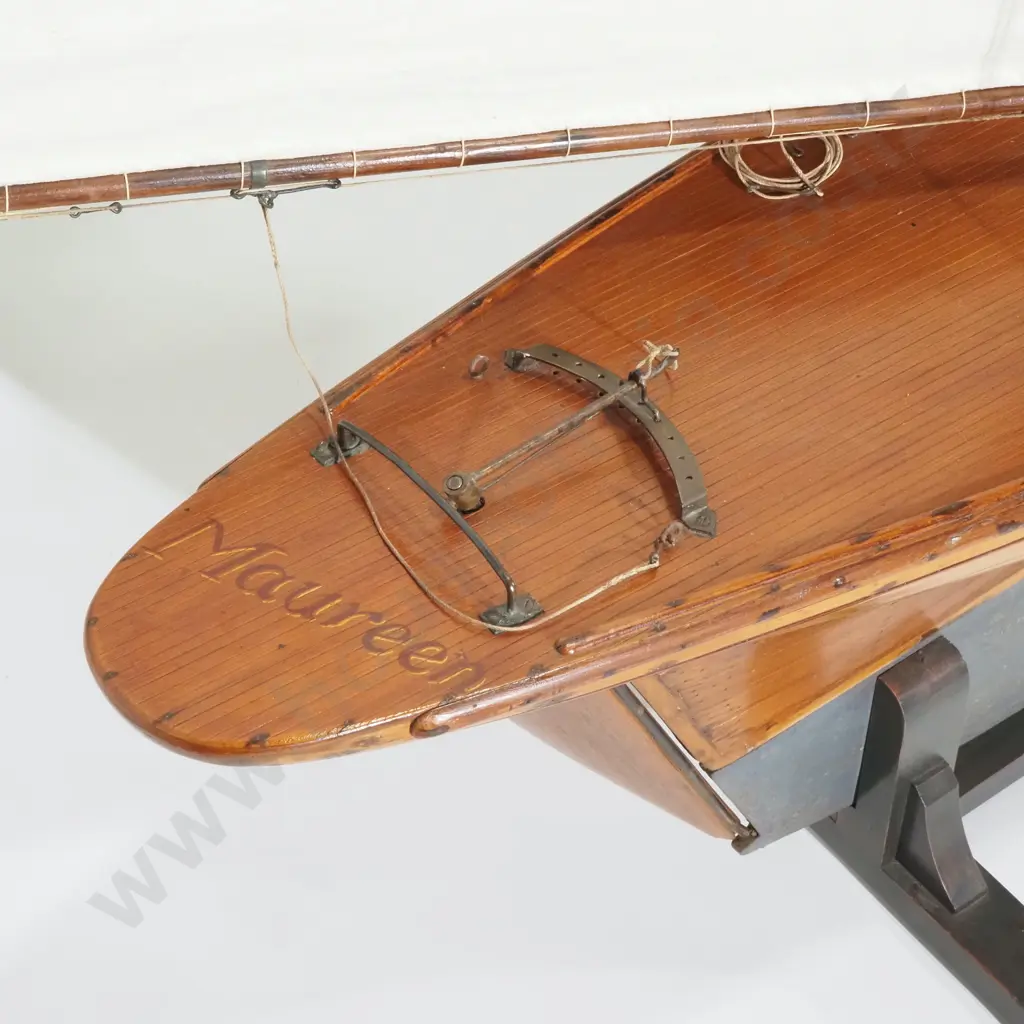 Antique Hand Built Pond Yacht 'Maureen' Image 1++
