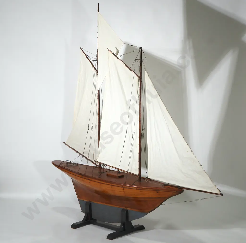 Antique Hand Built Pond Yacht 'Maureen' Image 1++