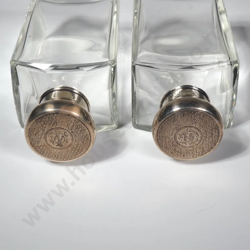 Pair of Sterling Silver Engine Turned Dressing Table Jars, London 1925 Image 1++