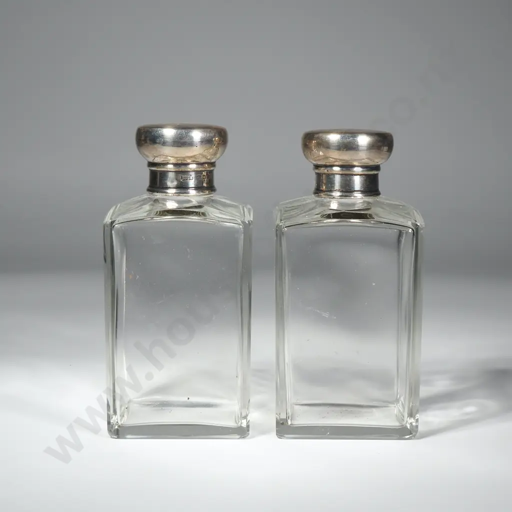 Pair of Sterling Silver Engine Turned Dressing Table Jars, London 1925 Image 1++