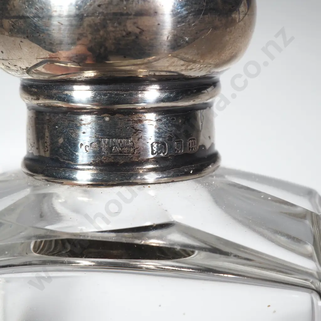Pair of Sterling Silver Engine Turned Dressing Table Jars, London 1925 Image 1++