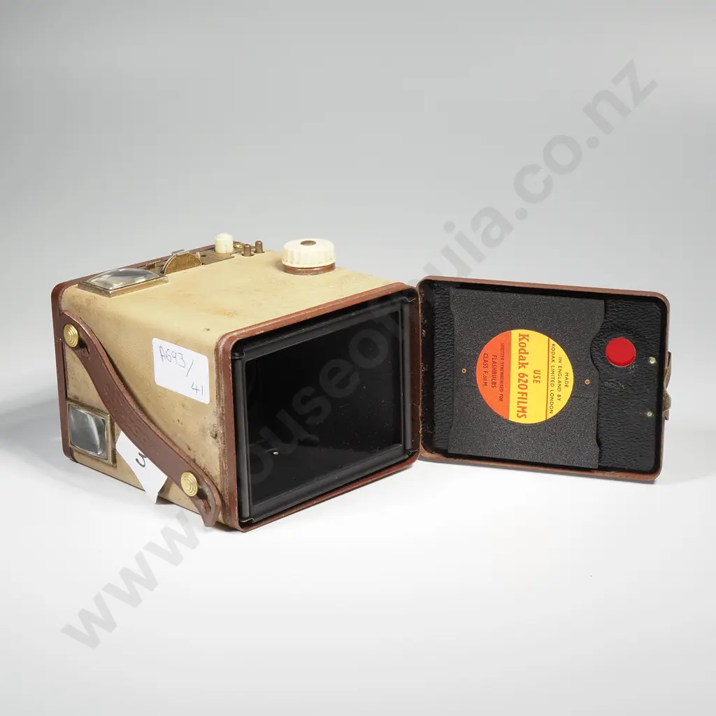 Box Brownie Six-20 Camera Model F w Flash Contacts Image 1++