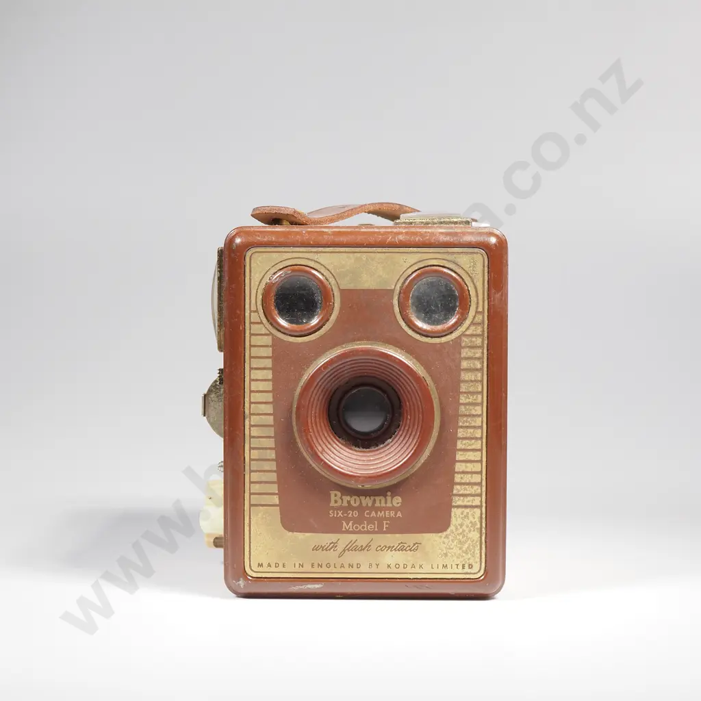 Box Brownie Six-20 Camera Model F w Flash Contacts Image 1++