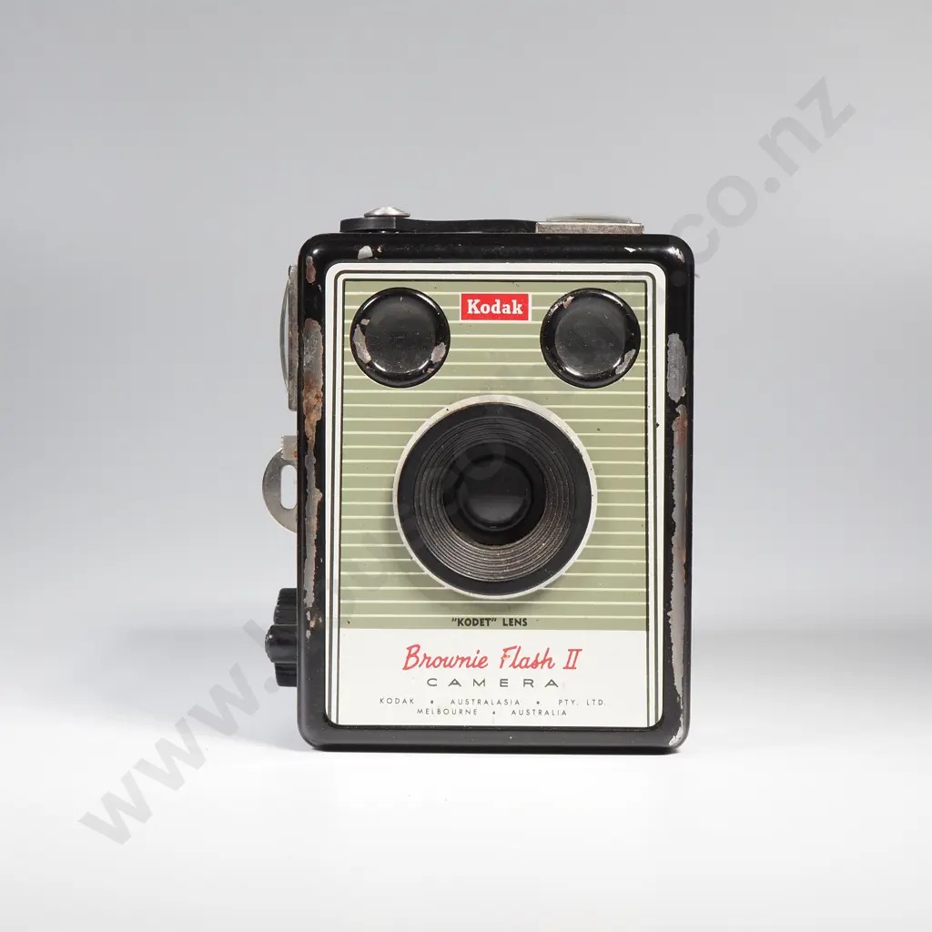 Kodak Brownie Flash II Box Camera w Case Image 1++