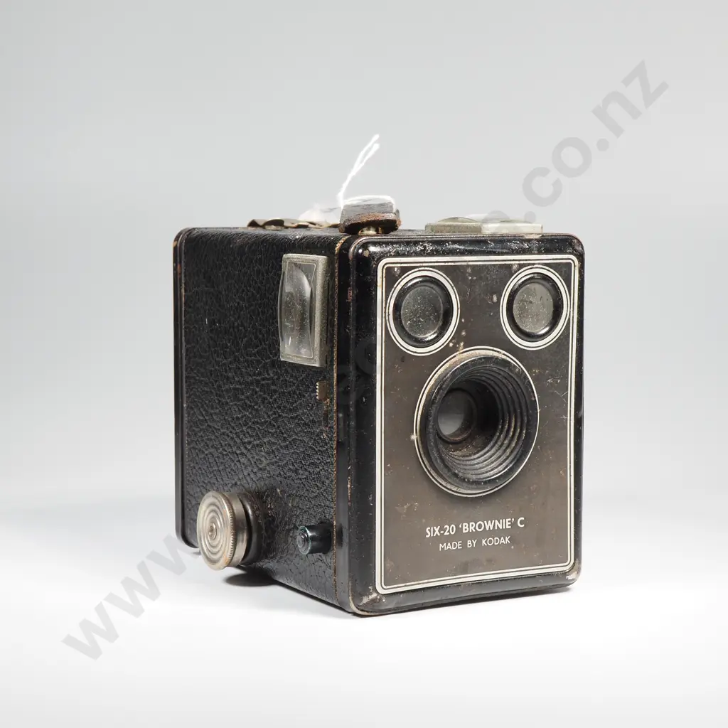Vintage Kodak Six-20 Box Brownie C Image 1++