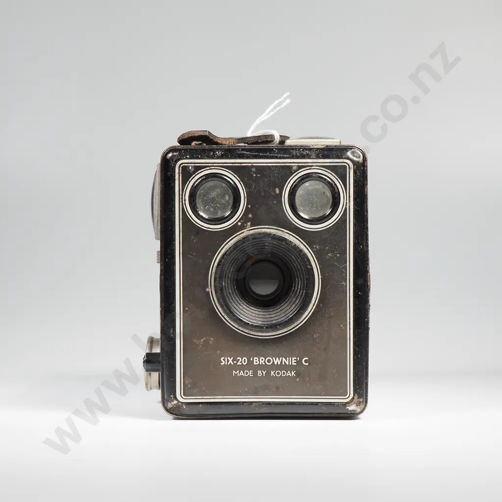 Vintage Kodak Six-20 Box Brownie C Image 1++