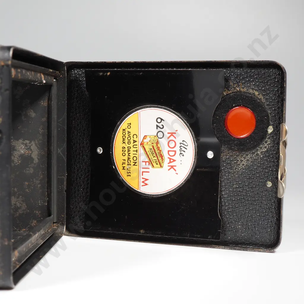 Kodak Six-20 Brownie C Box Camera w Case Image 1++