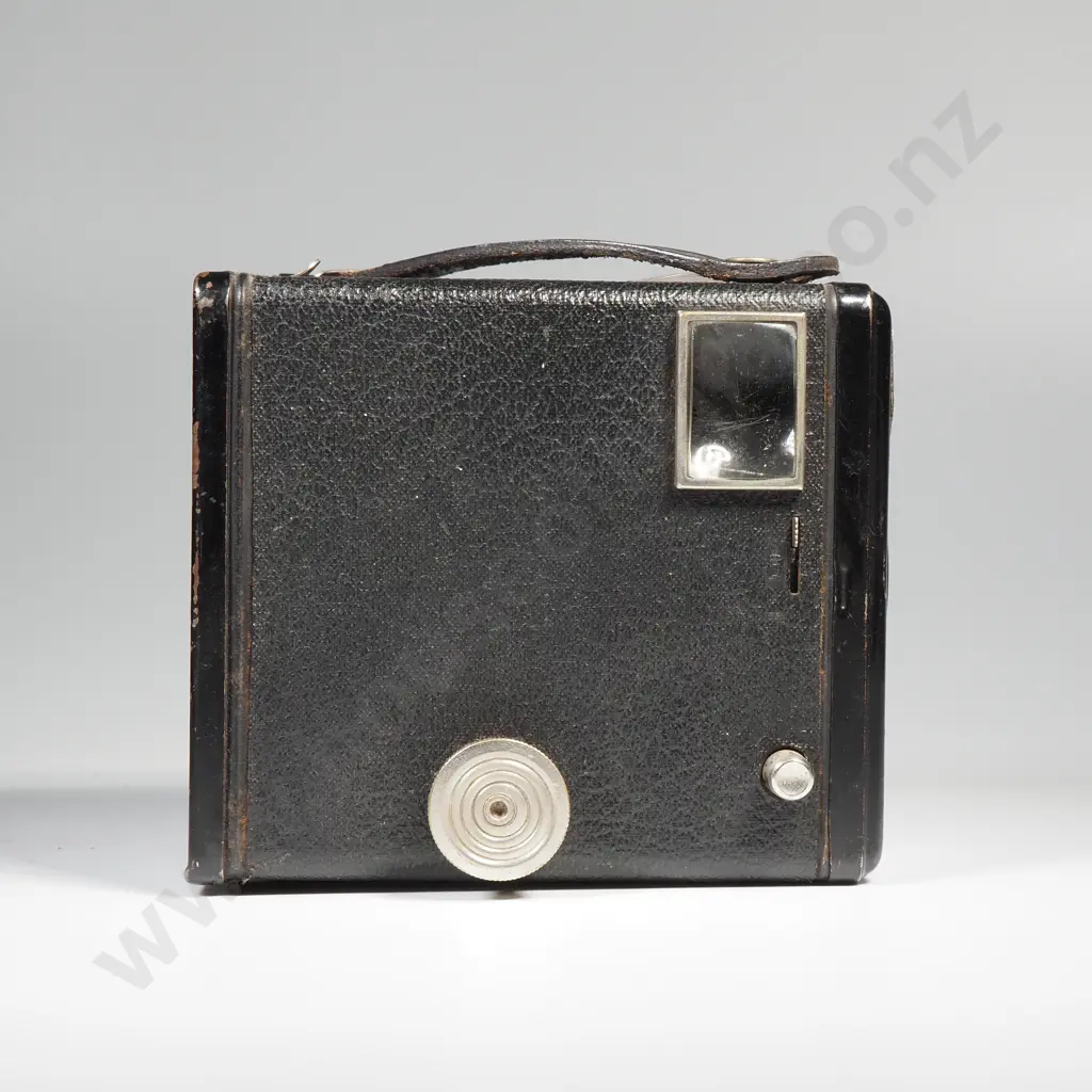 Kodak Six-20 Brownie C Box Camera w Case Image 1++