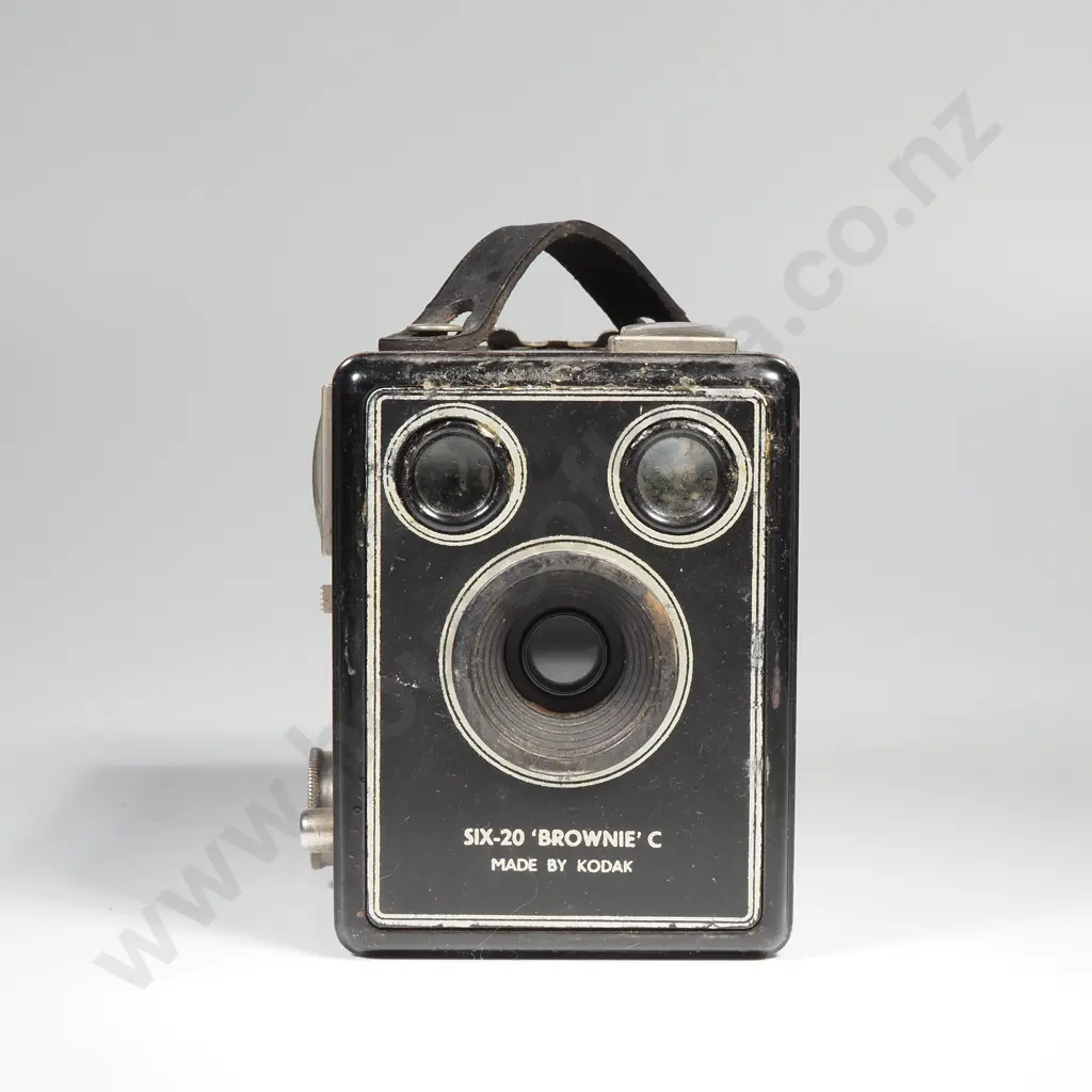 Kodak Six-20 Brownie C Box Camera w Case Image 1++