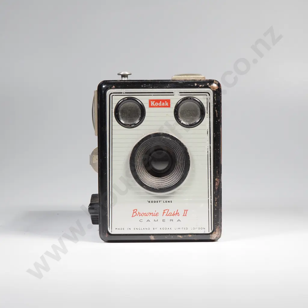 Vintage Kodak Brownie Flash II Camera Image 1++