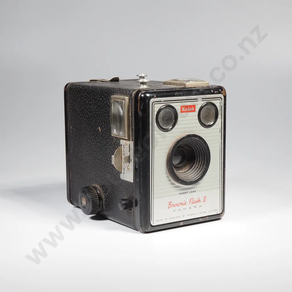 Vintage Kodak Brownie Flash II Camera Image 1++