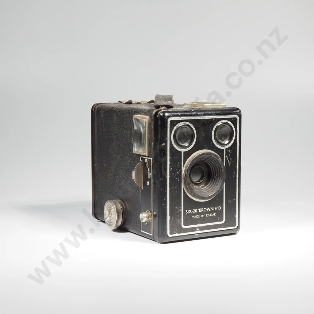Kodak Box Brownie Six-20 Vintage Camera Image 1++