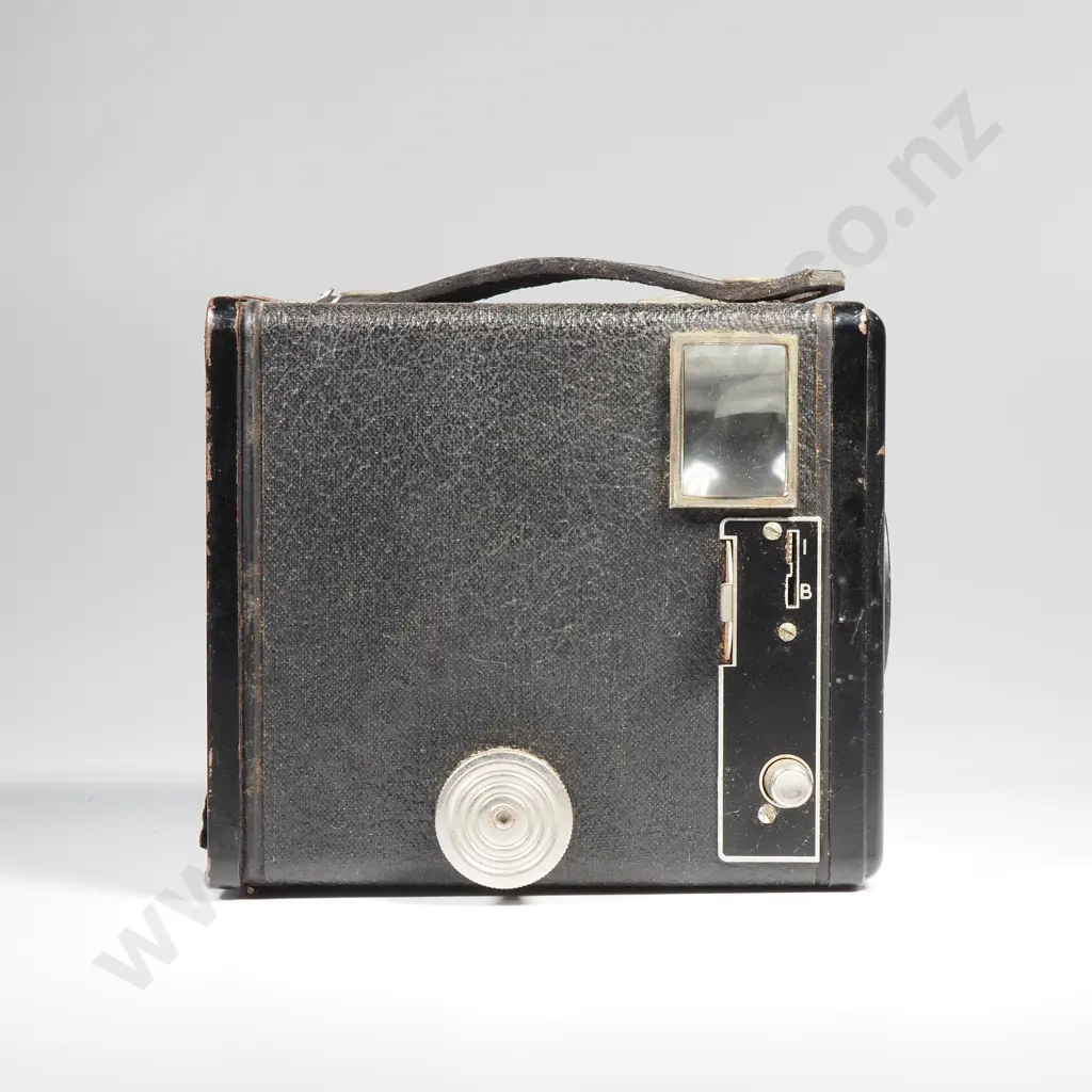Kodak Box Brownie Six-20 Vintage Camera Image 1++