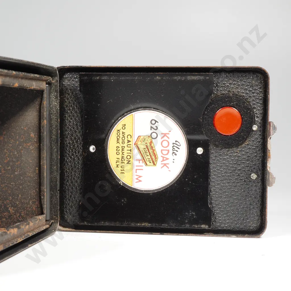 Kodak Box Brownie Six-20 Vintage Camera Image 1++