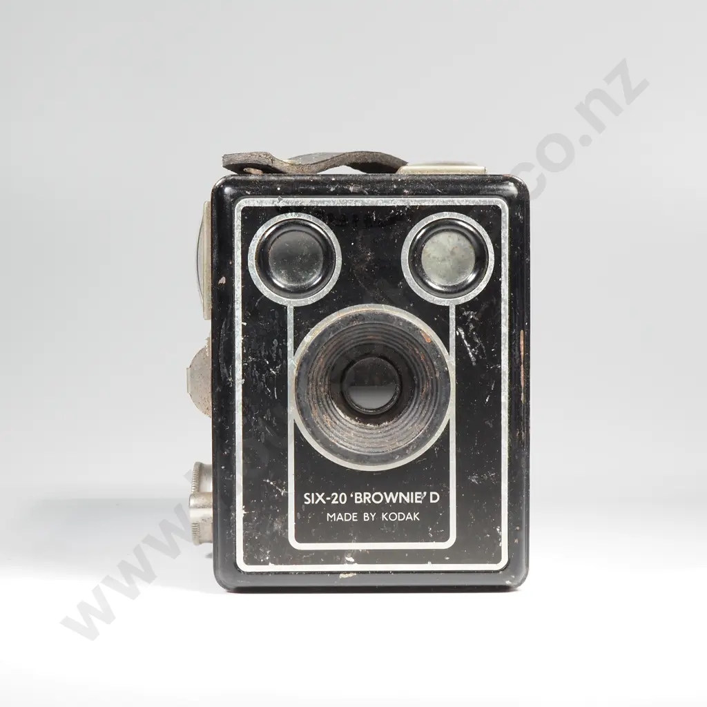 Kodak Box Brownie Six-20 Vintage Camera Image 1++
