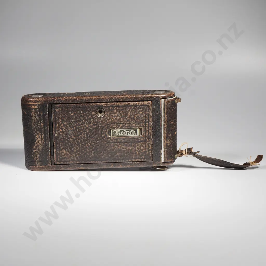 Autographic Kodak Folding Pocket Camera in Pebble Grain Leather, Produced by Eastman Kodak 1910-1920s Image 1++